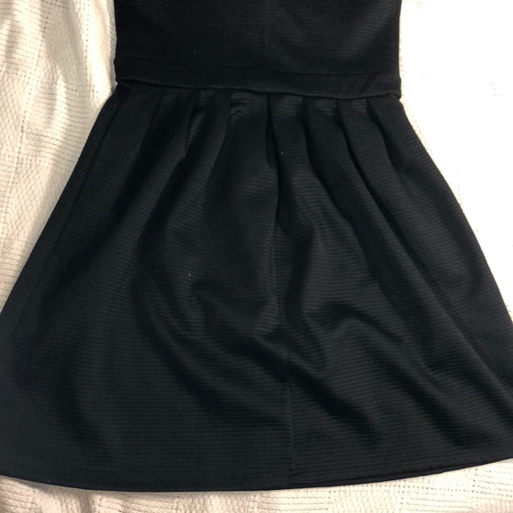 Black dress with heart opening on back - Picture 4 of 4